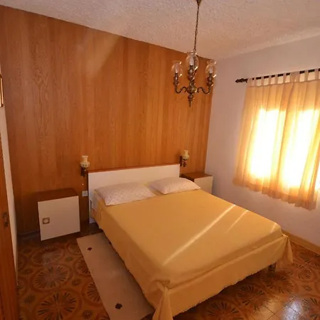 Zdenko - With Large Terrace Apartment Splitska