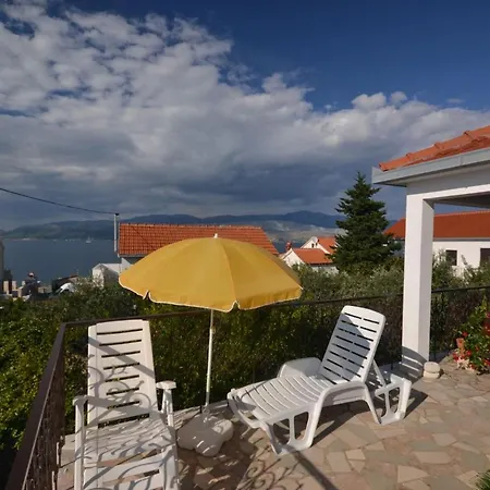 Zdenko - With Large Terrace * Splitska